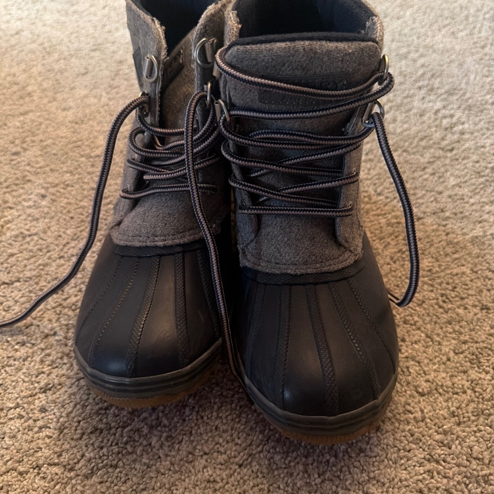Boys big kids size three sperry winter boots